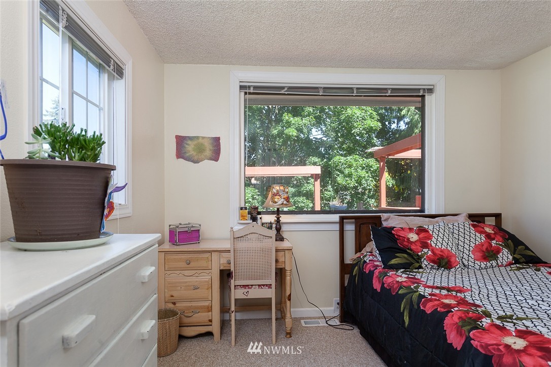 8829 231st Street Southwest Edmonds, WA 98026 - Photo 11 of 22