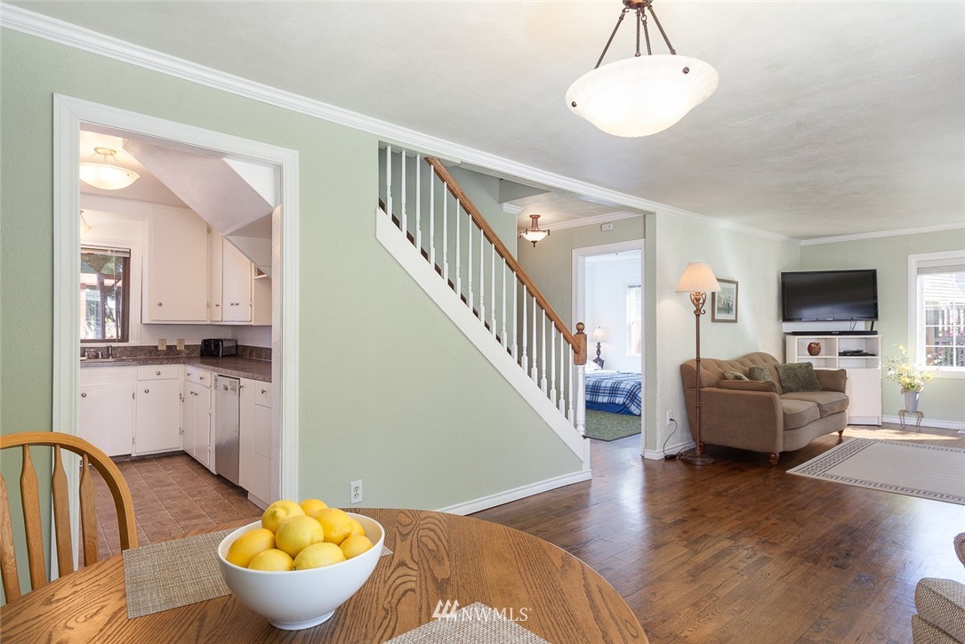 8829 231st Street Southwest Edmonds, WA 98026 - Photo 4 of 22