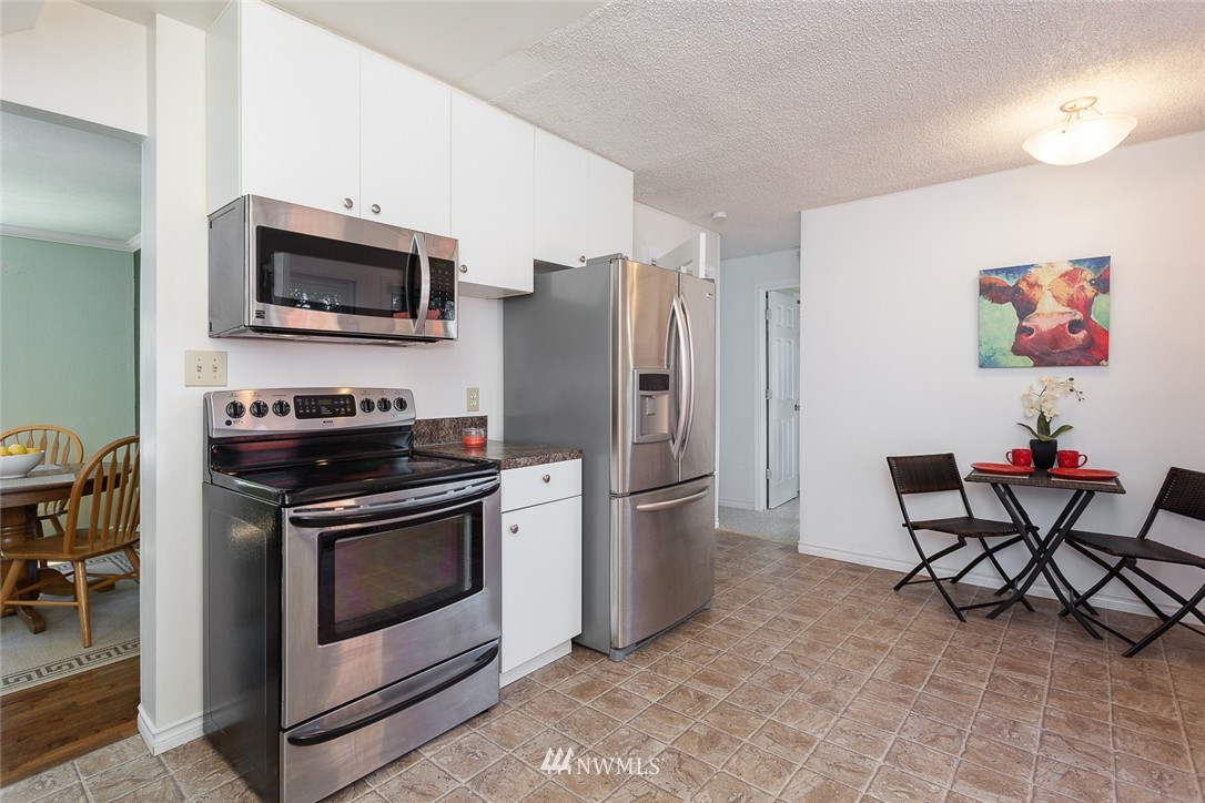 8829 231st Street Southwest Edmonds, WA 98026 - Photo 7 of 22