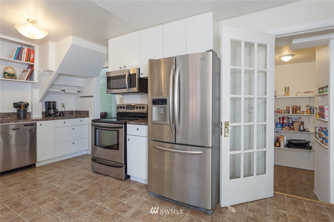 8829 231st Street Southwest Edmonds, WA 98026 - Photo 8 of 22