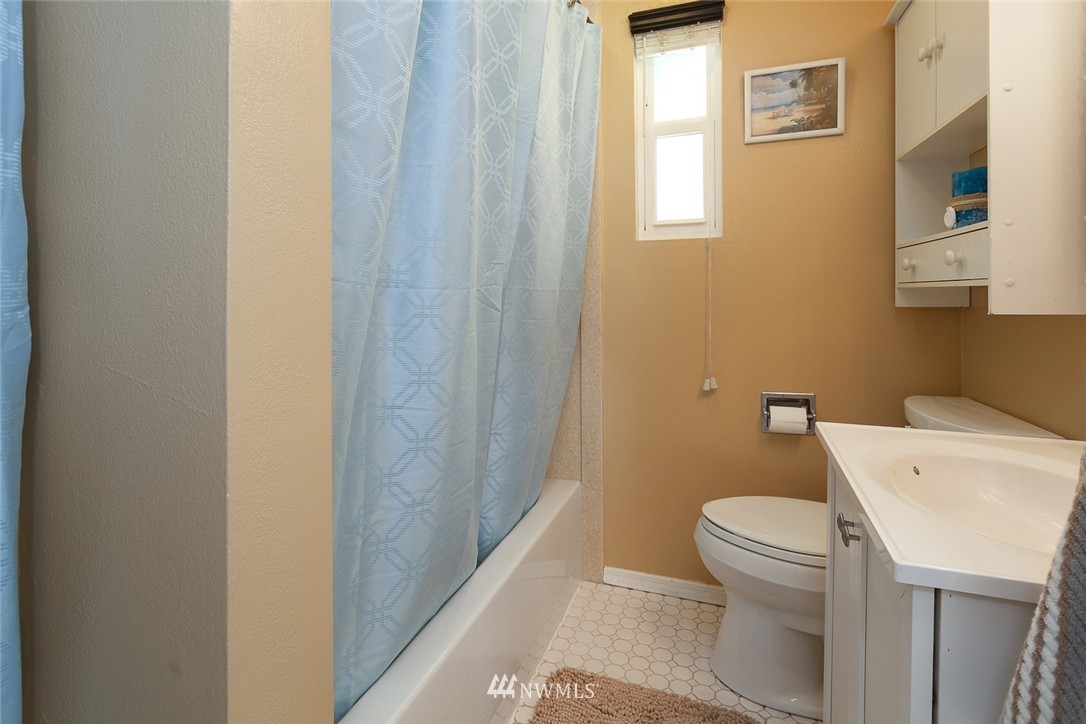 8829 231st Street Southwest Edmonds, WA 98026 - Photo 10 of 22