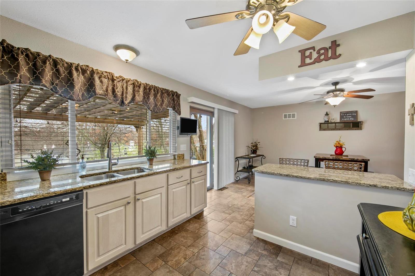 544 Cherry Ridge Court Ballwin, MO 63021 - Photo 8 of 31 Gallery Image 8