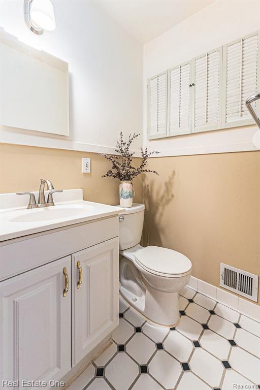 1726 Pedersen Road Walled Lake, MI 48390 - Photo 15 of 28 Gallery Image 15