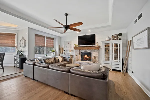 $930,000 | 24963 North Abbey Glenn Drive, Hawthorn Woods, IL 60047