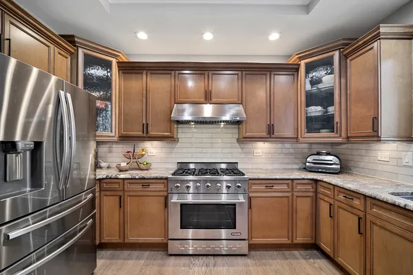 $930,000 | 24963 North Abbey Glenn Drive, Hawthorn Woods, IL 60047