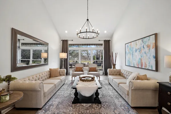 $930,000 | 24963 North Abbey Glenn Drive, Hawthorn Woods, IL 60047