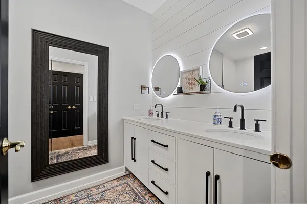 $930,000 | 24963 North Abbey Glenn Drive, Hawthorn Woods, IL 60047