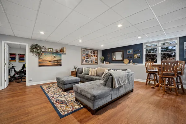 $930,000 | 24963 North Abbey Glenn Drive, Hawthorn Woods, IL 60047