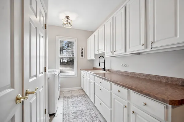 $930,000 | 24963 North Abbey Glenn Drive, Hawthorn Woods, IL 60047