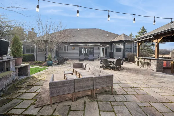 $930,000 | 24963 North Abbey Glenn Drive, Hawthorn Woods, IL 60047