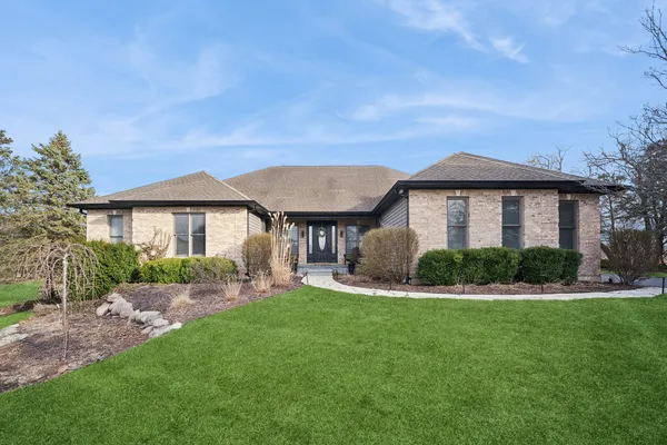 $930,000 | 24963 North Abbey Glenn Drive, Hawthorn Woods, IL 60047