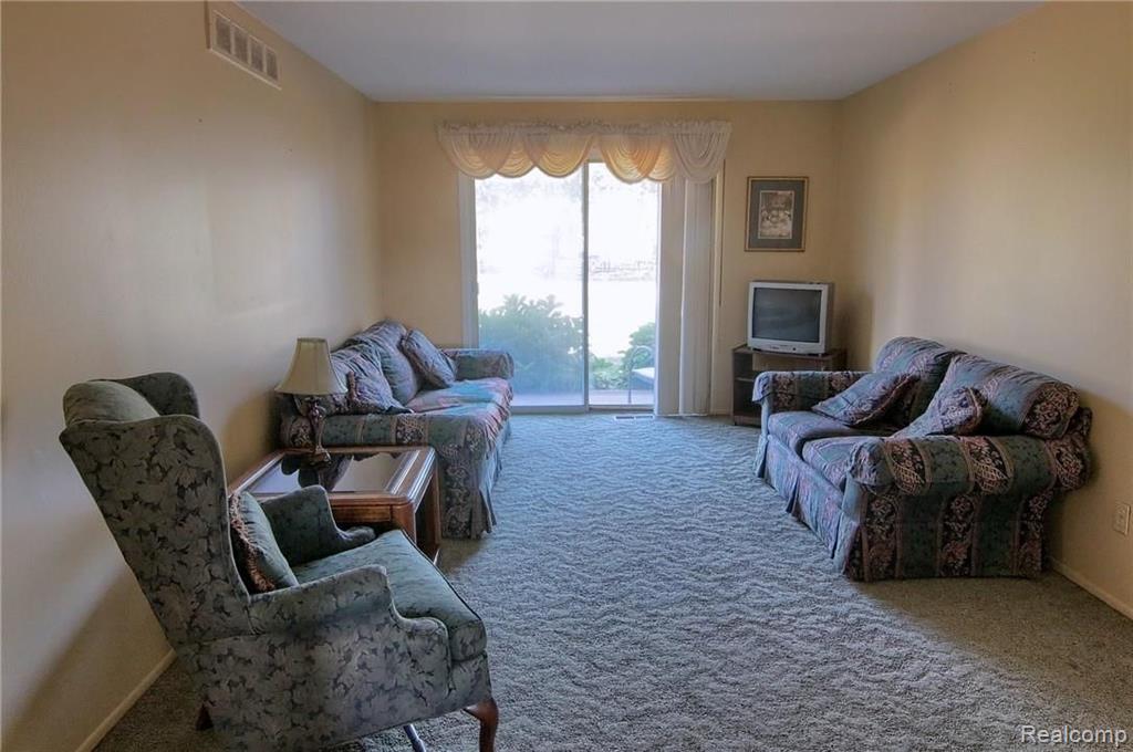 29241 Hayes Road, Unit 13 Warren, MI 48088 - Photo 4 of 22