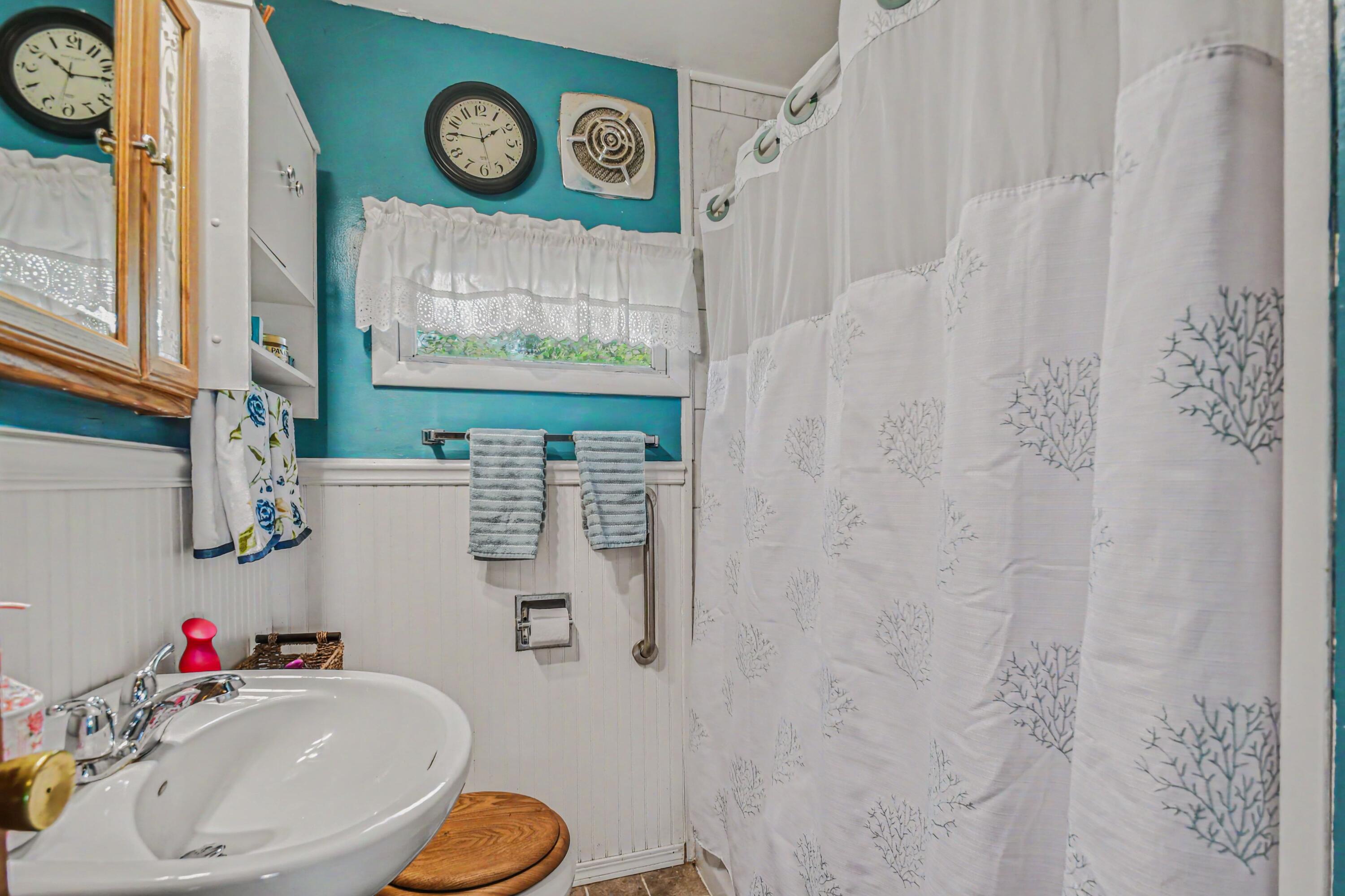 3421 Wyant Road Niles, MI 49120 - Photo 19 of 32 Bathroom