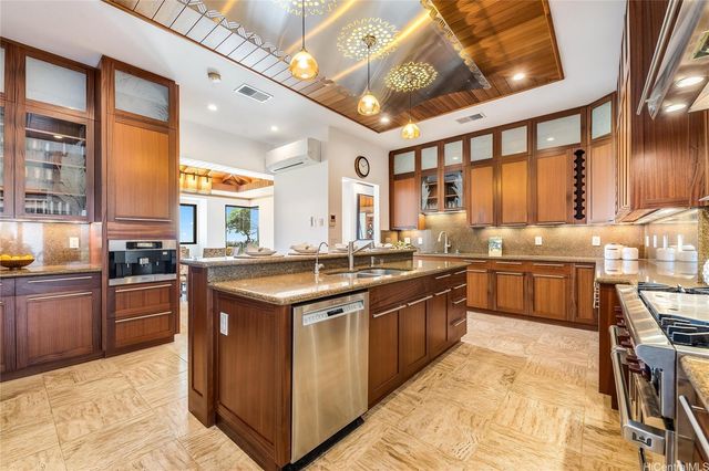$14,880,000 | 47 Kailuana Place, Kailua, HI 96734