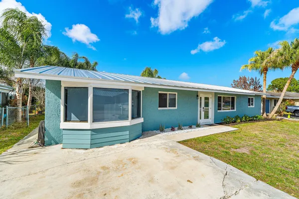 $525,000 | 1851 Southeast Jackson Street, Stuart, FL 34997