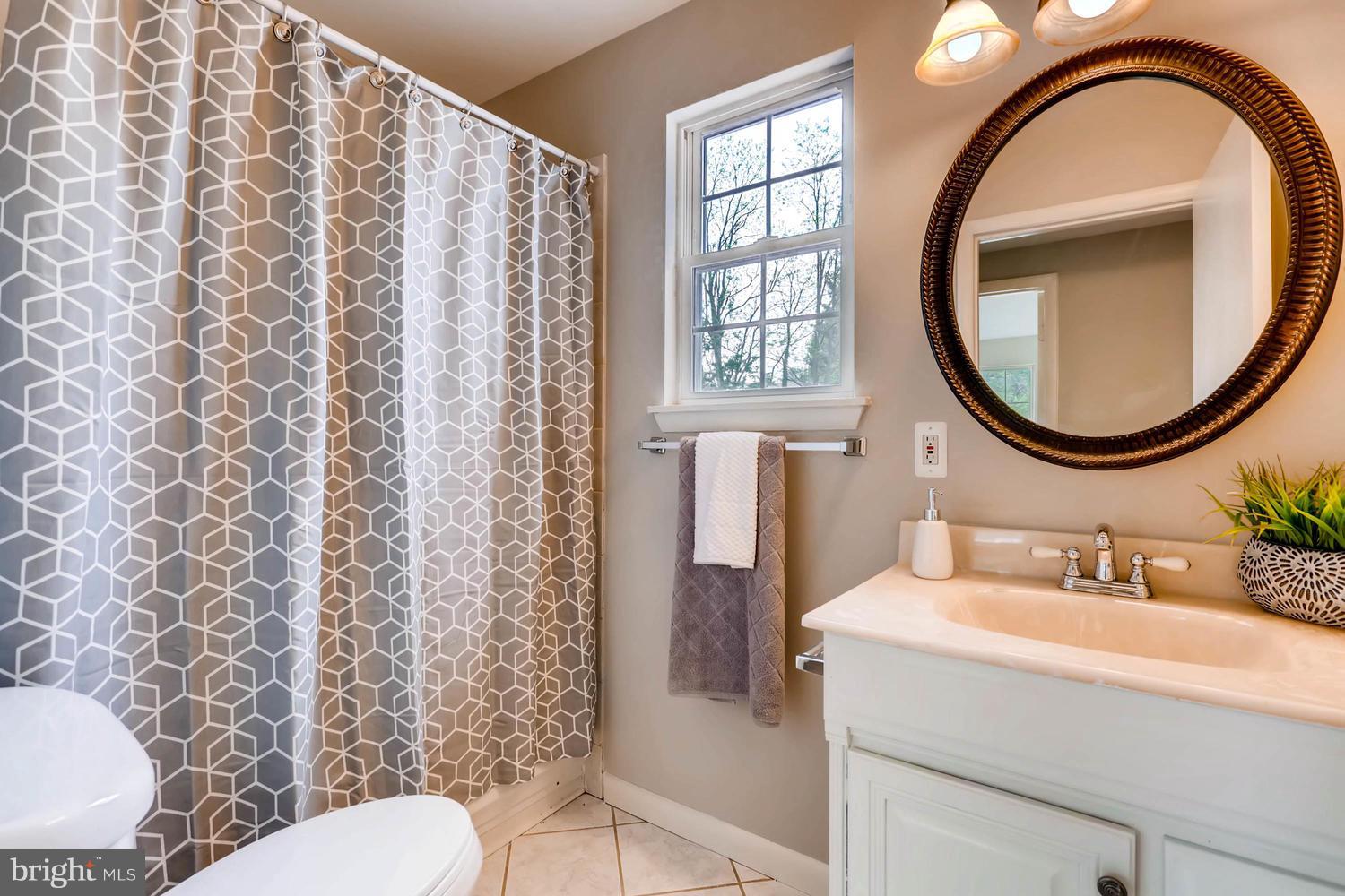 33 Yew Road Baltimore, MD 21221 - Photo 17 of 29 Bath