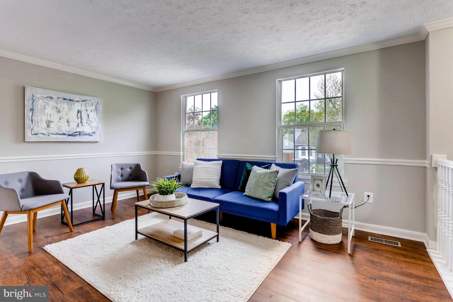 33 Yew Road Baltimore, MD 21221 - Photo 3 of 29 Light filled Living Room!