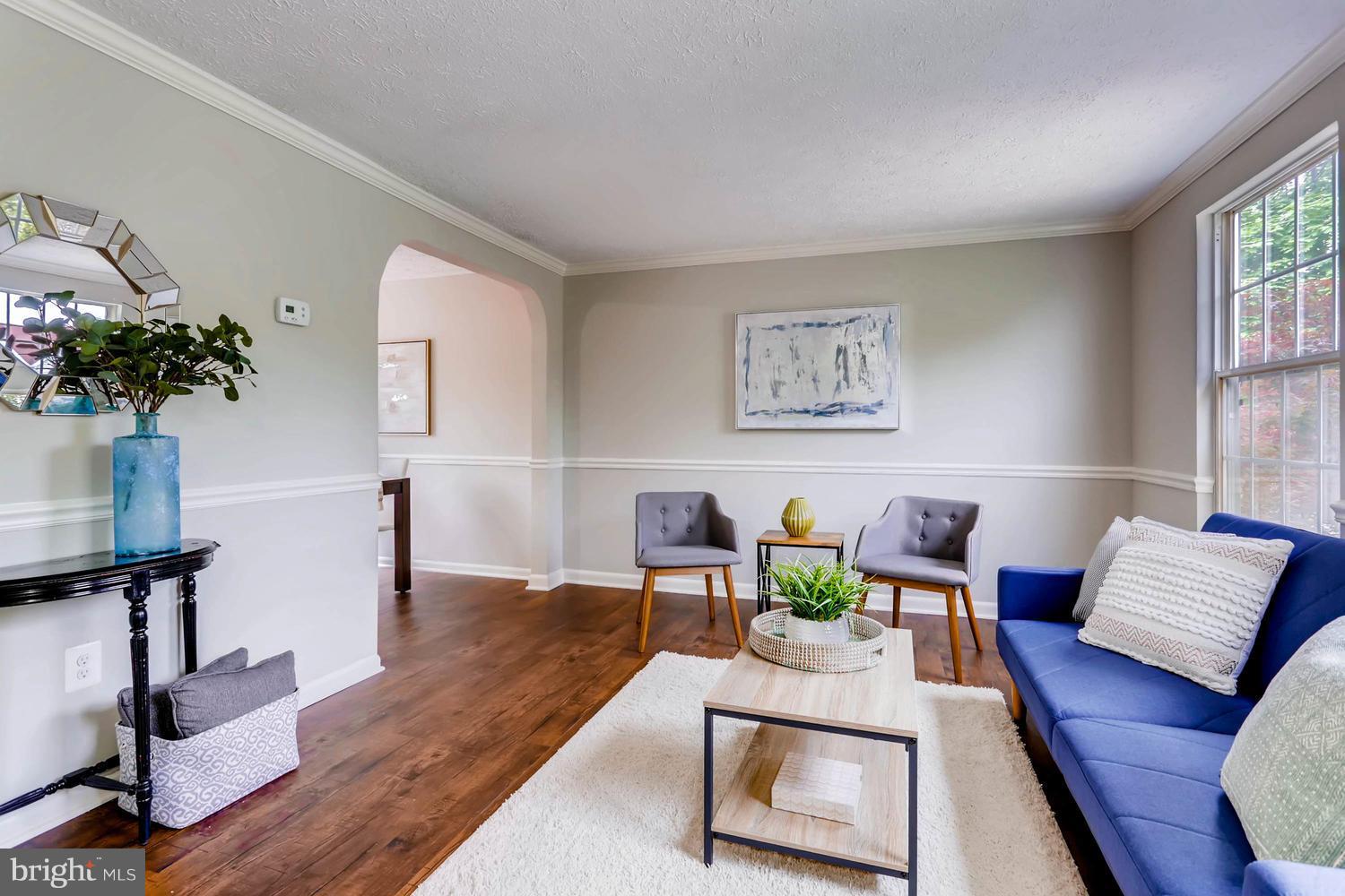 33 Yew Road Baltimore, MD 21221 - Photo 4 of 29 Living Room
