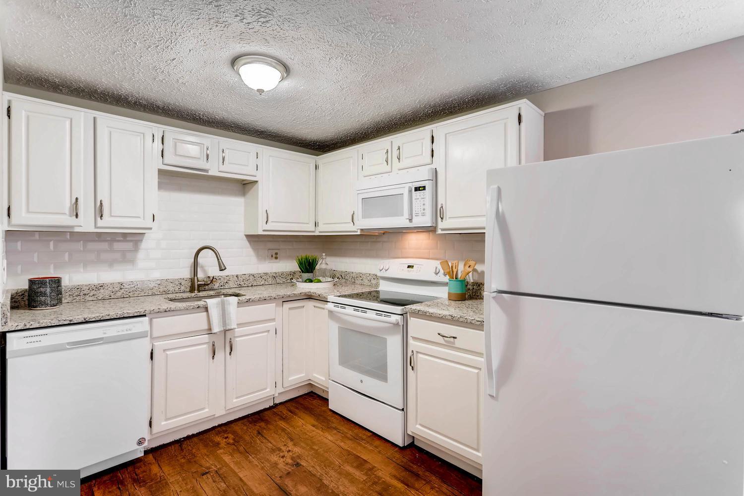 33 Yew Road Baltimore, MD 21221 - Photo 8 of 29 Bright and open kitchen.