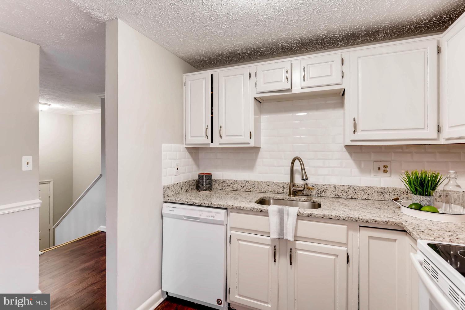 33 Yew Road Baltimore, MD 21221 - Photo 10 of 29 Brand New Appliances!
