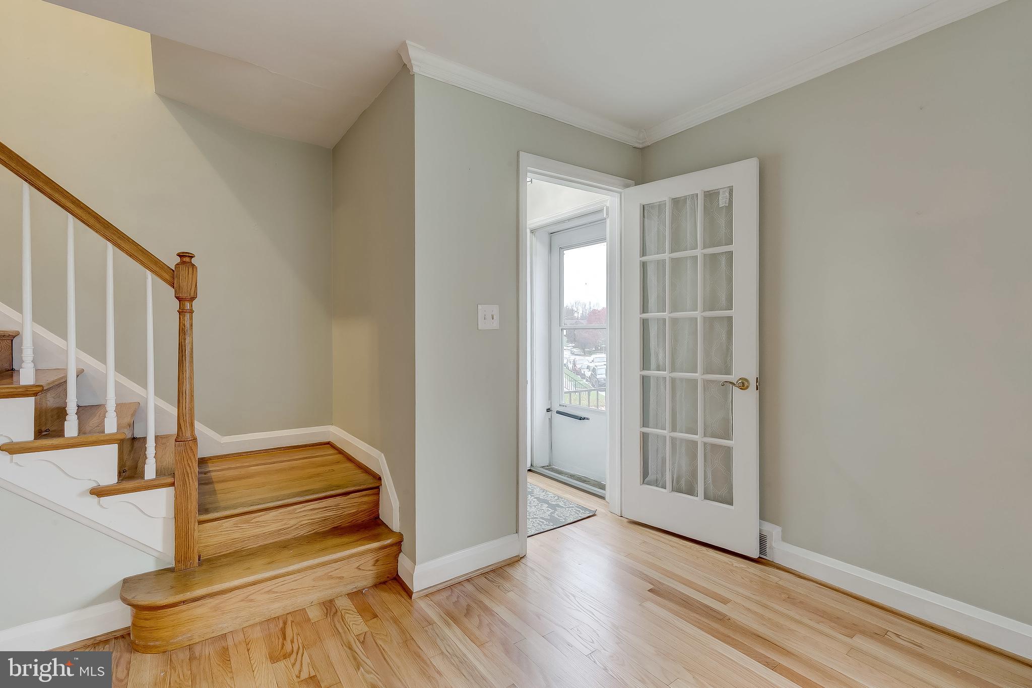 1912 Edgewood Road Baltimore, MD 21286 - Photo 6 of 45 Foyer/Living Room
