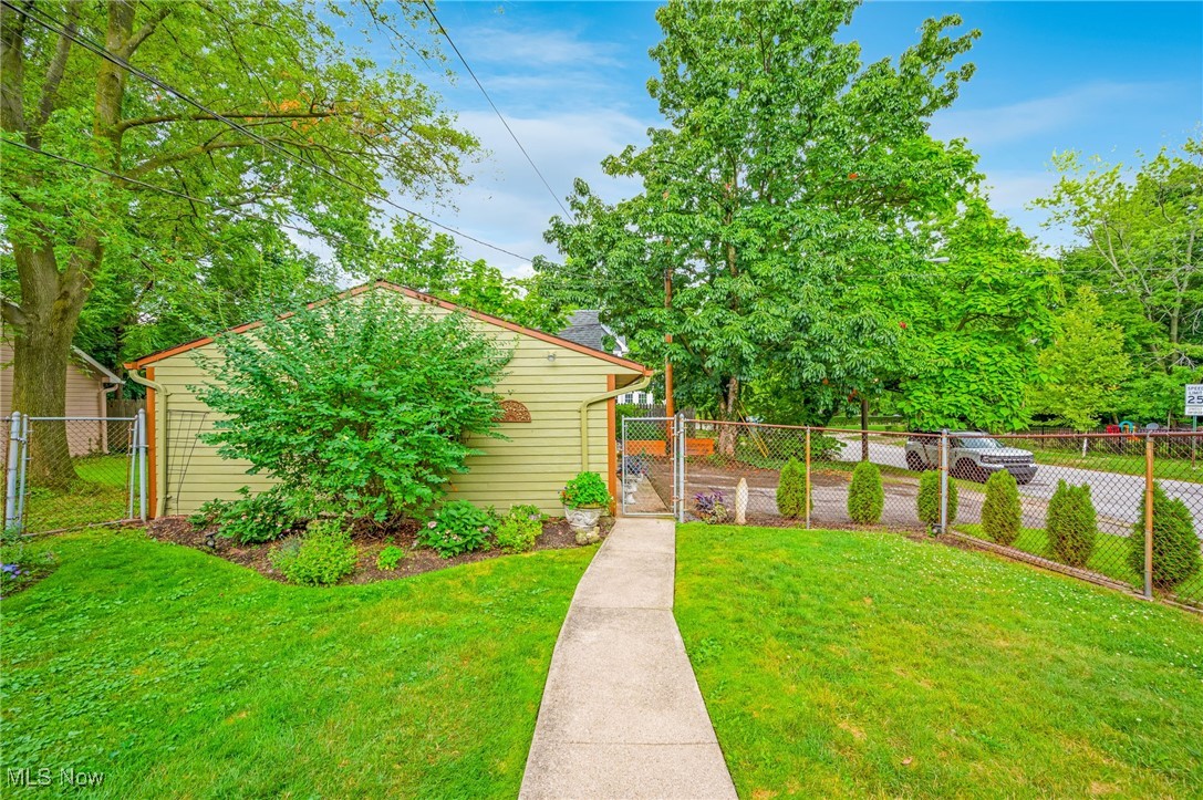 2576 South Taylor Road Cleveland Heights, OH 44118 - Photo 4 of 28
