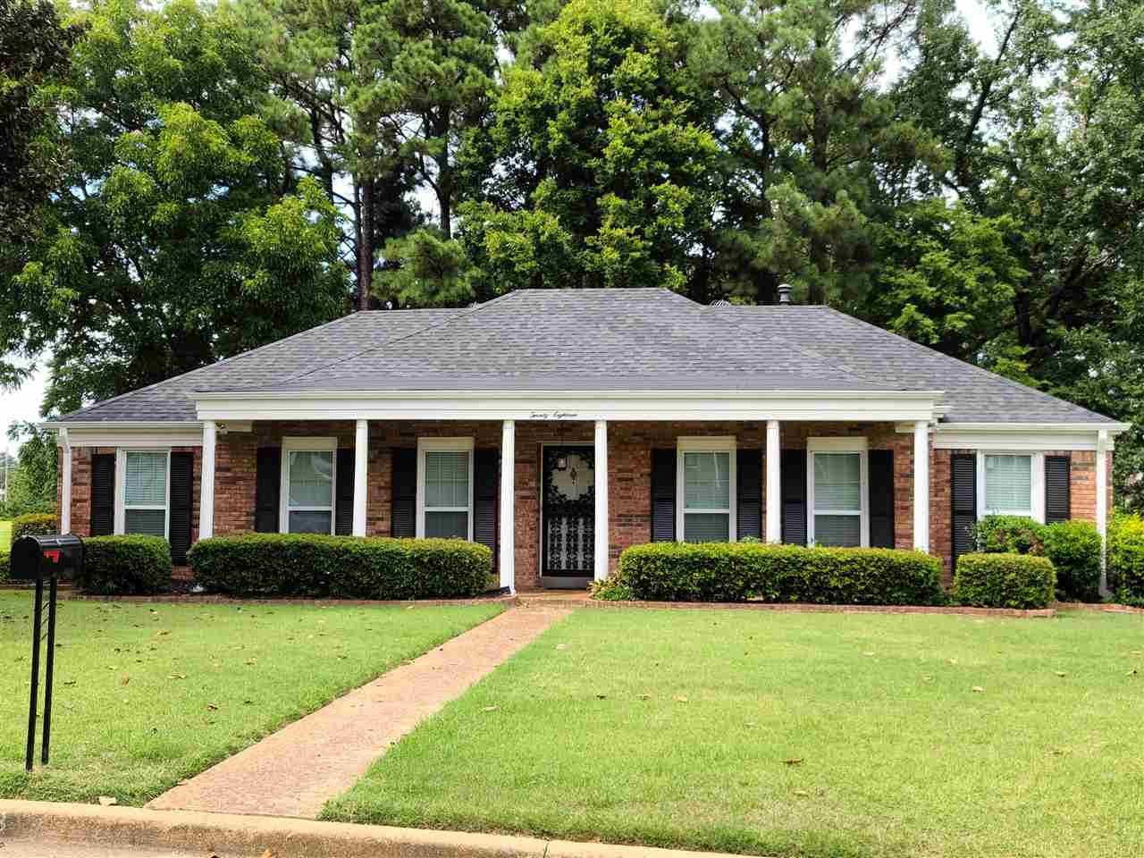 2018 Elkmont Road Memphis, TN 38116 - Photo 1 of 25 Gallery Image 1