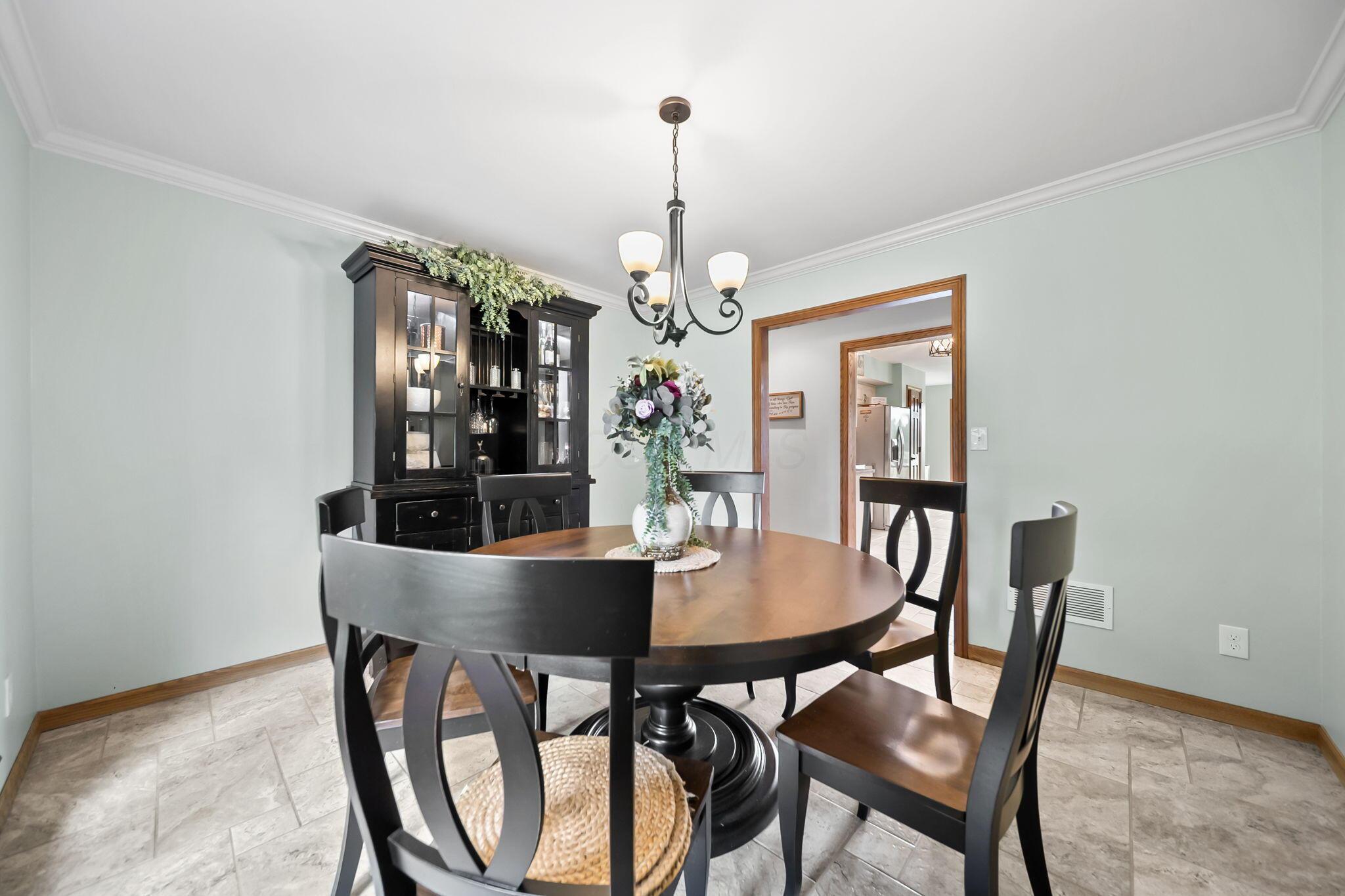 18 Hillgate Road Johnstown, OH 43031 - Photo 24 of 62 Formal Dining