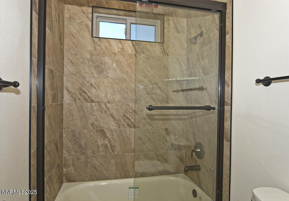646 Anderson Street Carson City, NV 89701 - Photo 19 of 25 a bathroom with a bathtub