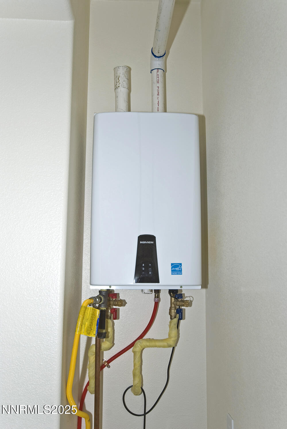 646 Anderson Street Carson City, NV 89701 - Photo 25 of 25 a bathroom with a sink