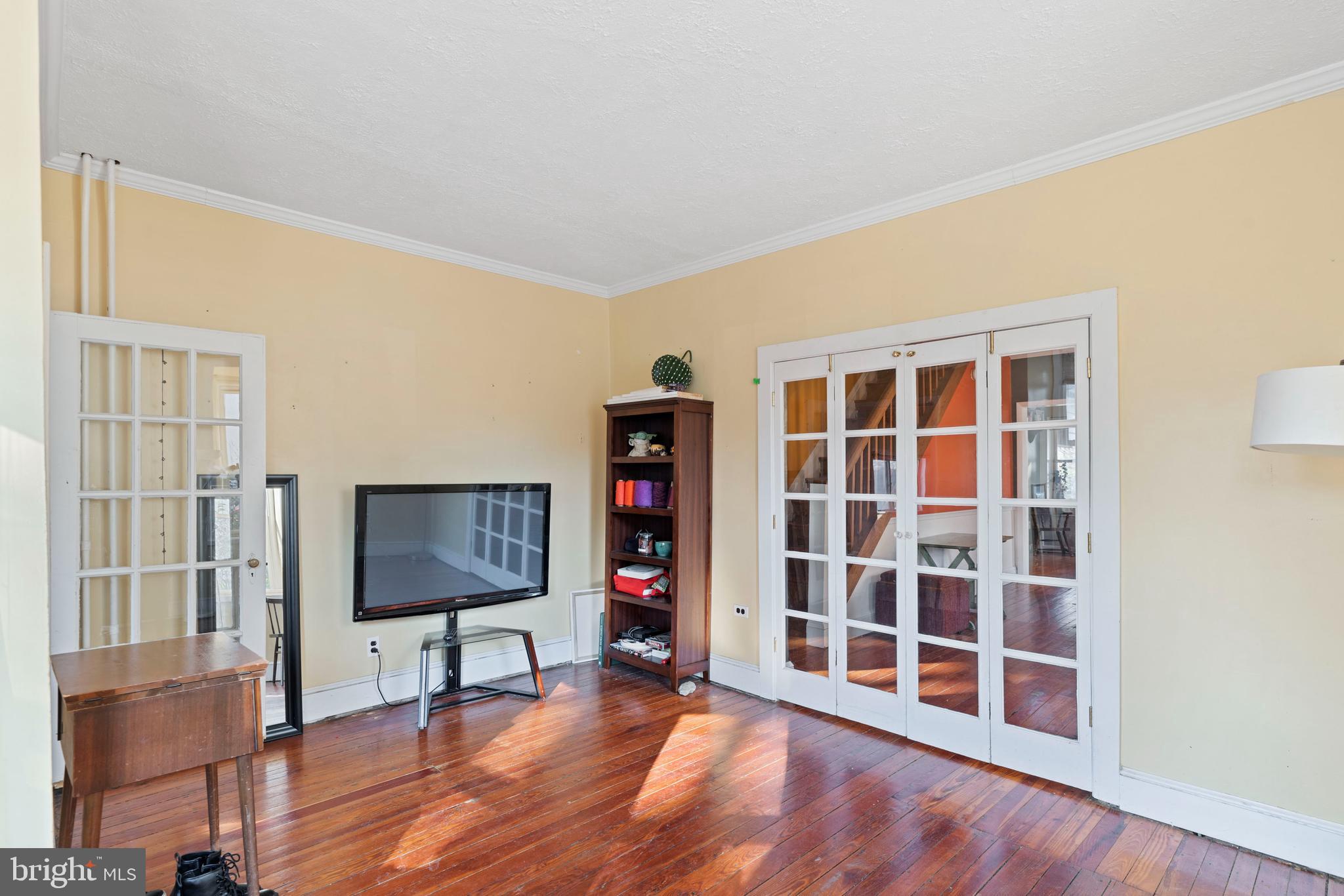 478 Ripka Street Philadelphia, PA 19128 - Photo 5 of 38 Sun-Filled Living Room