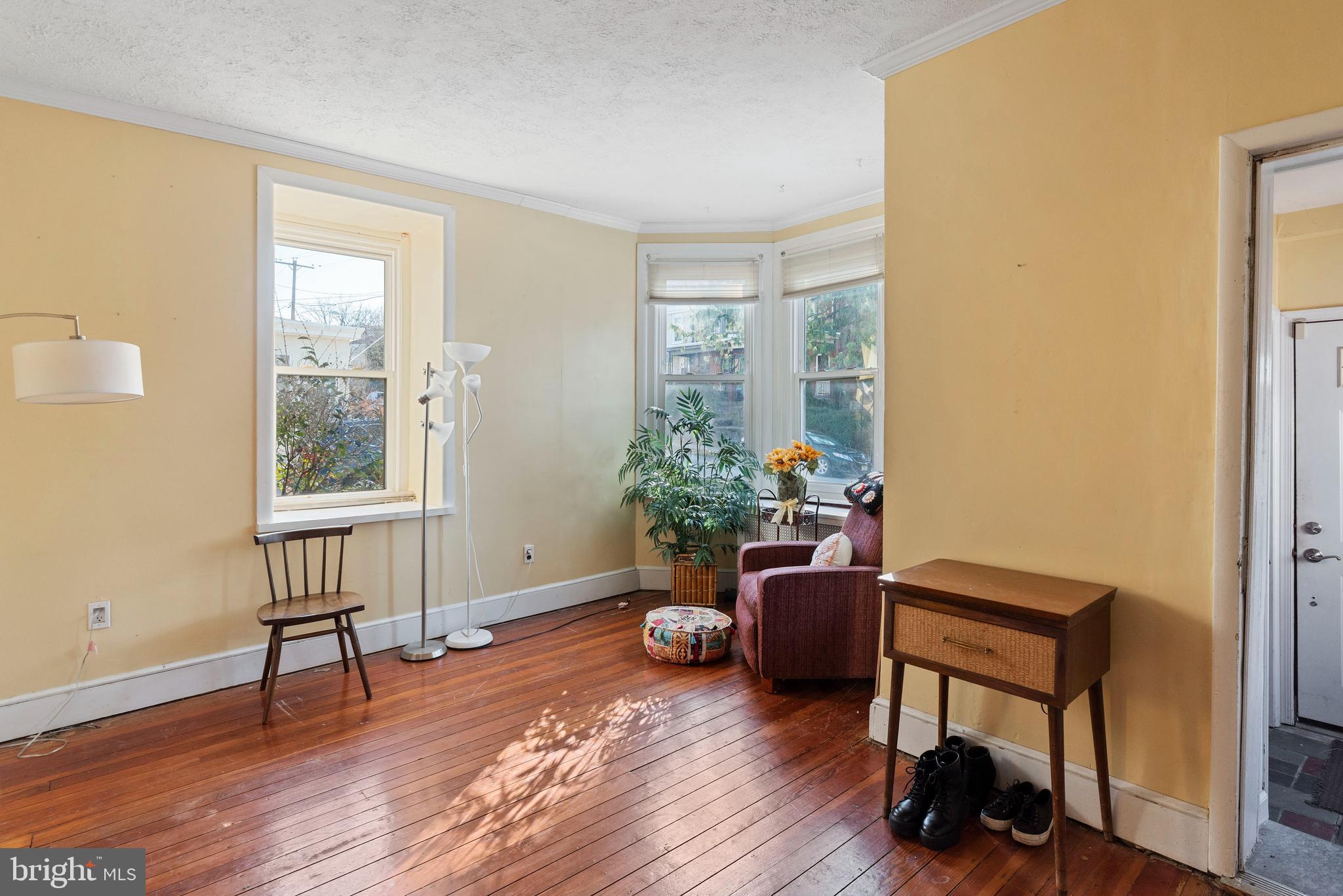 478 Ripka Street Philadelphia, PA 19128 - Photo 6 of 38 Living Room with Bay Window
