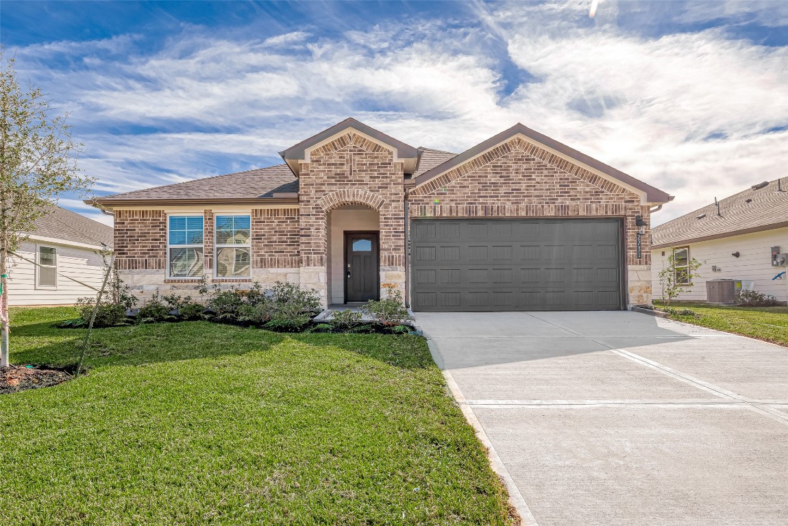2731 Willow Gulch Way Rosenberg, TX 77469 - Photo 1 of 50 a front view of a house with garden