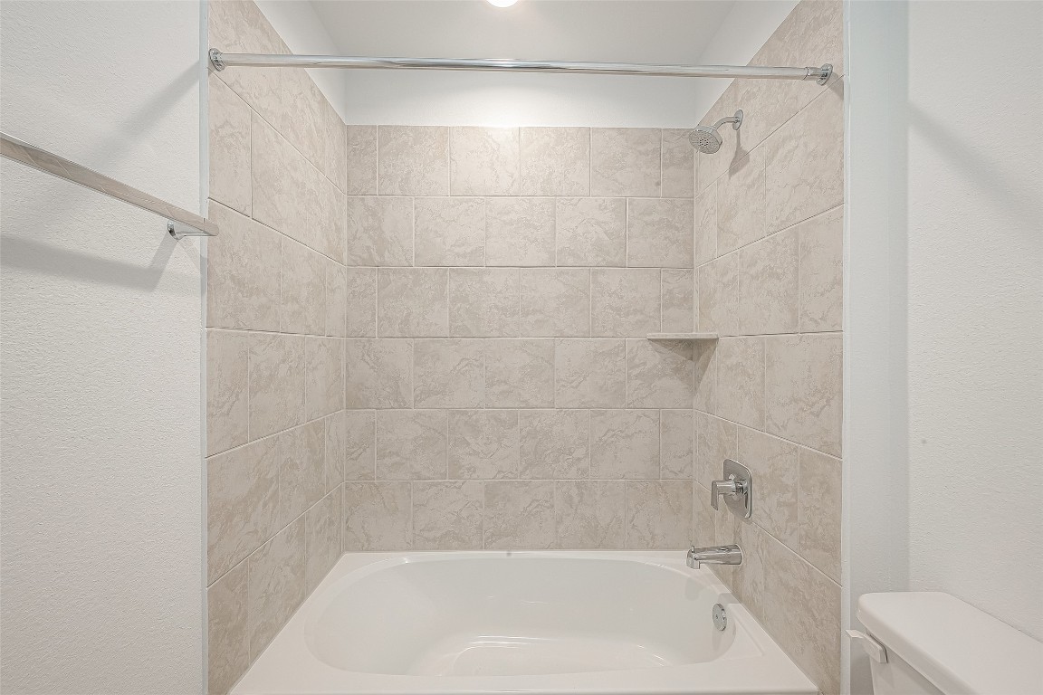 2731 Willow Gulch Way Rosenberg, TX 77469 - Photo 29 of 50 a bathroom with a shower and a bath tub
