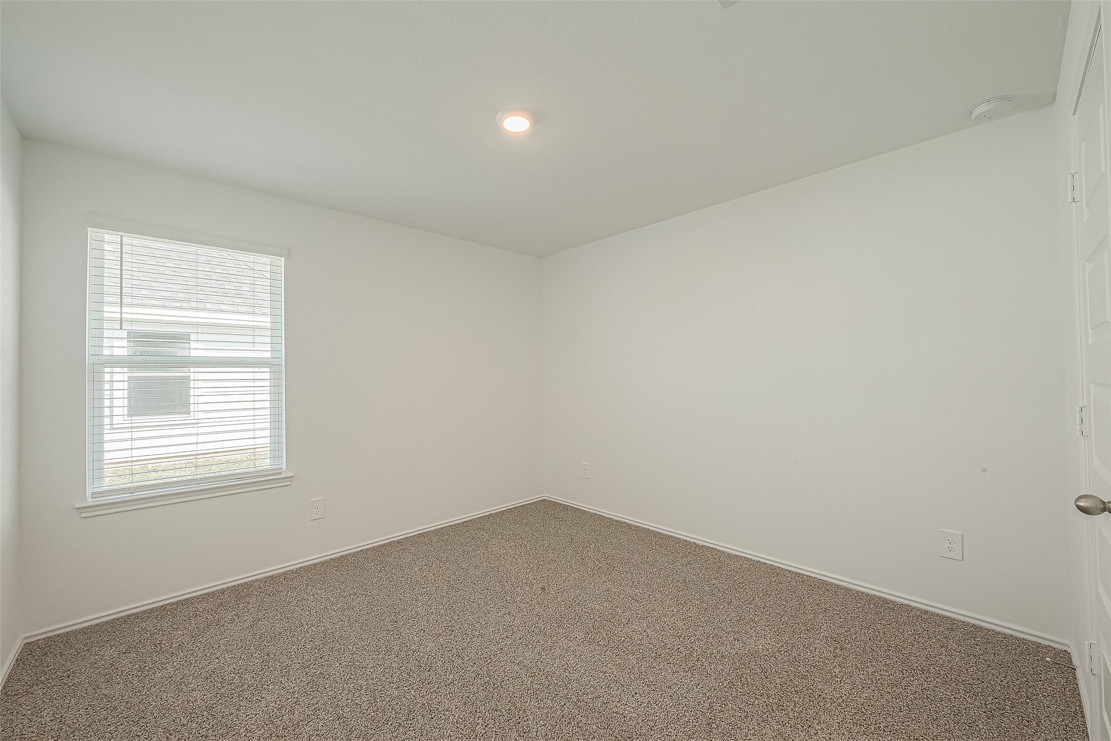 2731 Willow Gulch Way Rosenberg, TX 77469 - Photo 30 of 50 an empty room with a window