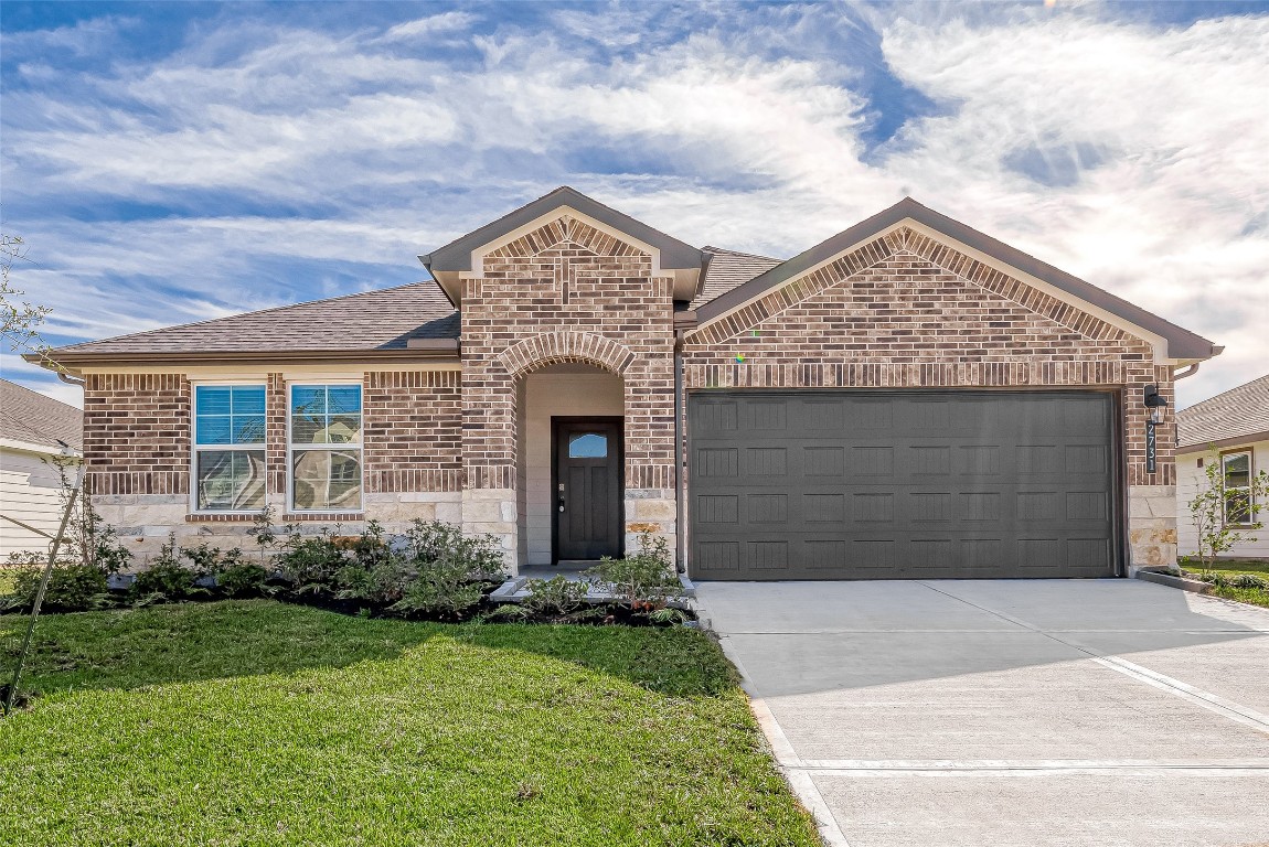 2731 Willow Gulch Way Rosenberg, TX 77469 - Photo 5 of 50 a front view of a house with a yard and garage