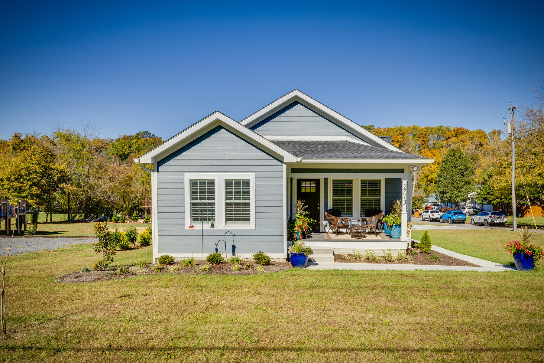 2713 Broad Street Bristol, TN 37620 - Photo 2 of 25 001