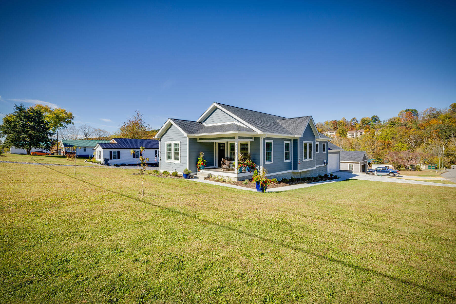 2713 Broad Street Bristol, TN 37620 - Photo 3 of 25 003