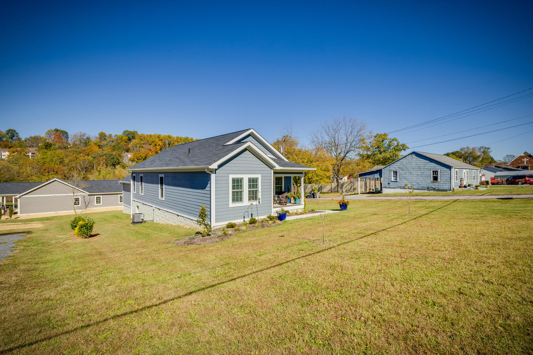 2713 Broad Street Bristol, TN 37620 - Photo 4 of 25 002