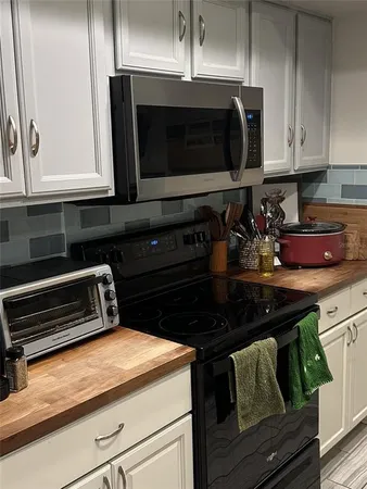 $220,000 | 913 Southwest 57th Drive, Gainesville, FL 32607