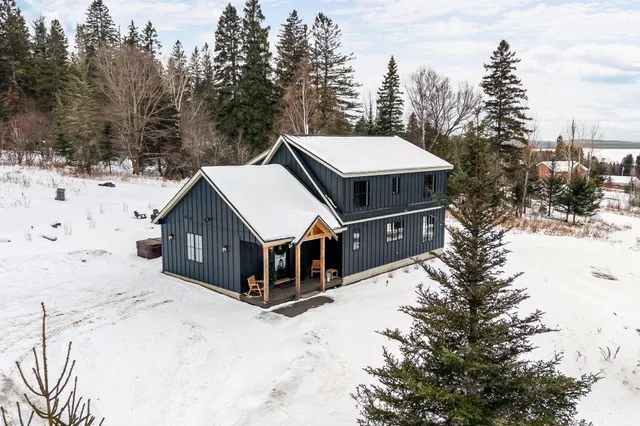 $1,099,000 | 17 Moose Rdg Road, Rangeley, ME 04970