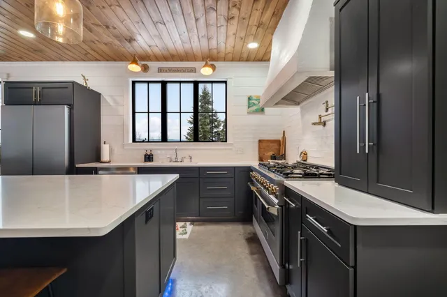 $1,099,000 | 17 Moose Rdg Road, Rangeley, ME 04970