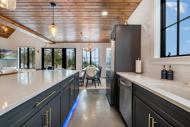 $1,099,000 | 17 Moose Rdg Road, Rangeley, ME 04970