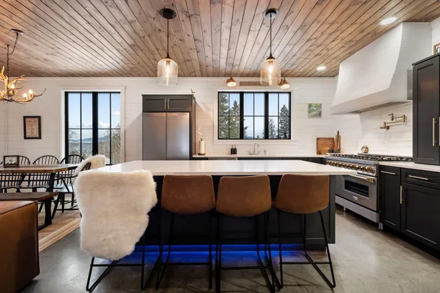 $1,099,000 | 17 Moose Rdg Road, Rangeley, ME 04970