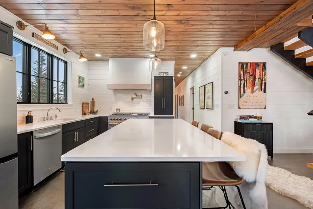 $1,099,000 | 17 Moose Rdg Road, Rangeley, ME 04970