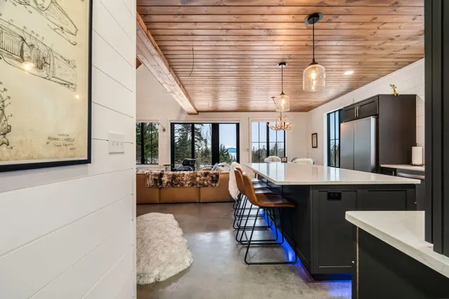 $1,099,000 | 17 Moose Rdg Road, Rangeley, ME 04970