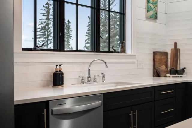 $1,099,000 | 17 Moose Rdg Road, Rangeley, ME 04970