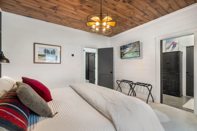 $1,099,000 | 17 Moose Rdg Road, Rangeley, ME 04970