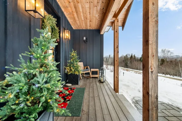 $1,099,000 | 17 Moose Rdg Road, Rangeley, ME 04970