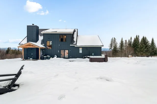 $1,099,000 | 17 Moose Rdg Road, Rangeley, ME 04970
